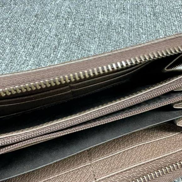 100% Authentic Gucci Leather Wallet - Picture 14 of 16